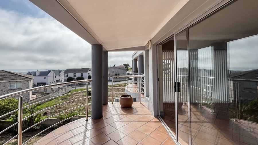 To Let 5 Bedroom Property for Rent in Myburgh Park Western Cape